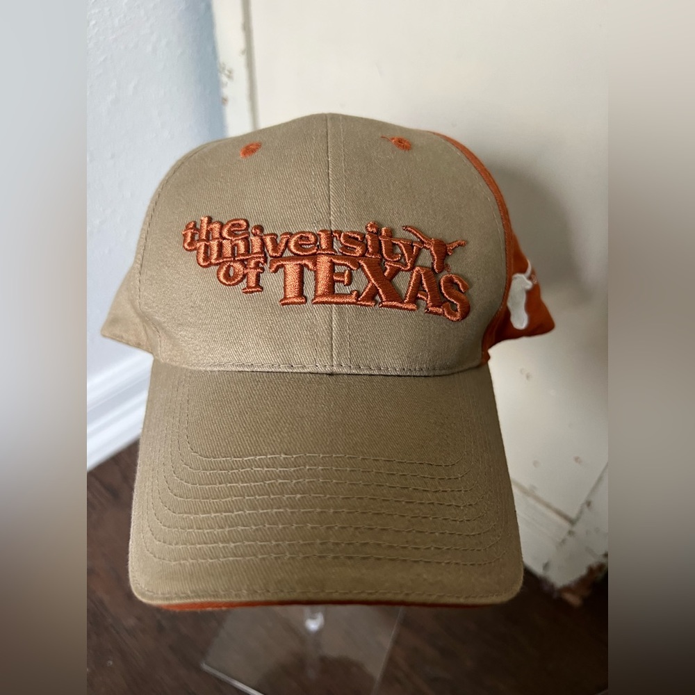 Vintage university of Texas UT-Austin khaki velcro adjustable hat.MINT CONDITION